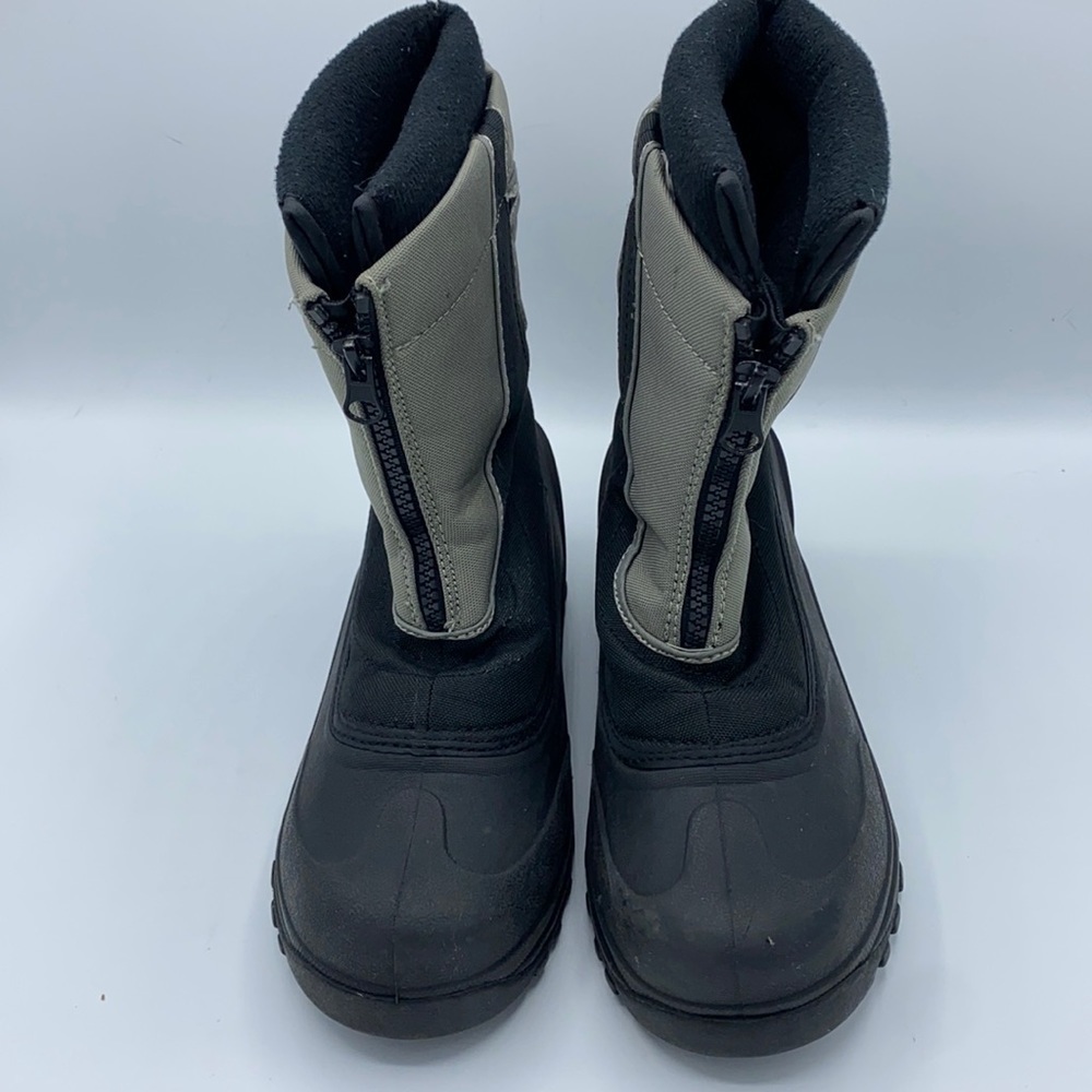 Itasca snow stomper boots. Youth 6 or woman’s 7.5